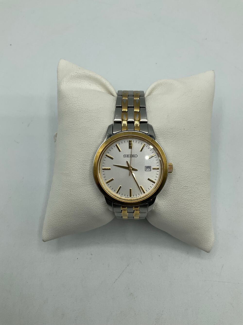 Seiko Women's Watch, 2N0235 about 30mm- Silver/Gold